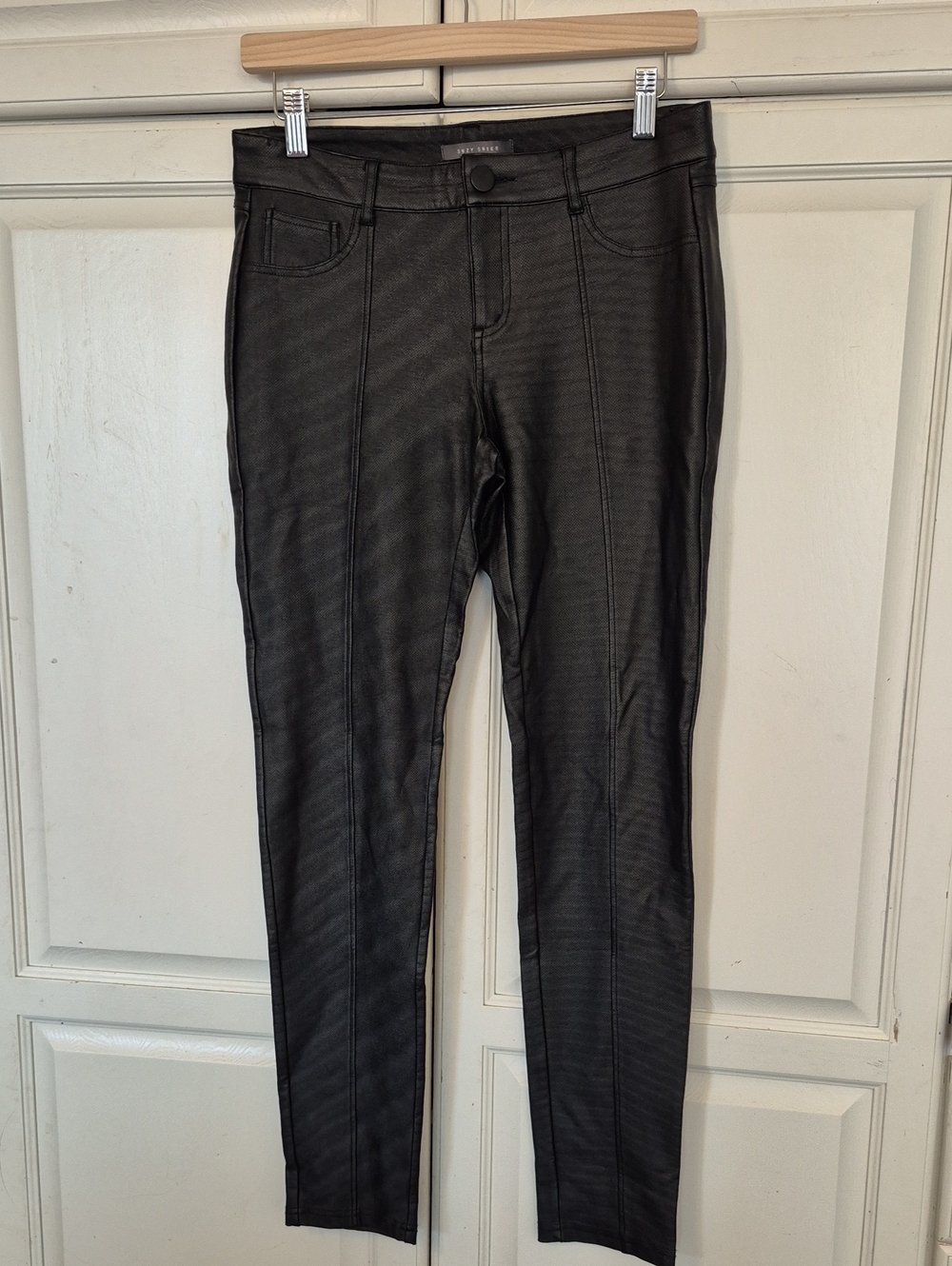 Suzy Shier Black Coated Skinny Jeans